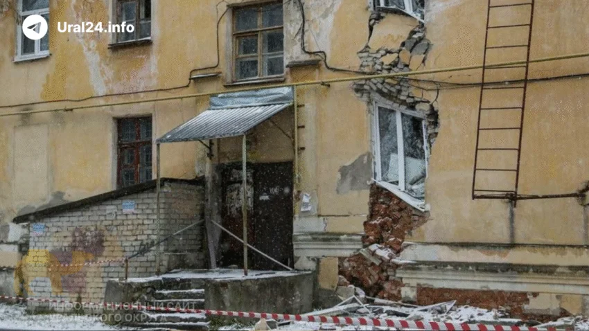 Жители аварийного дома в&nbsp;Тюмени просят о&nbsp;помощи 