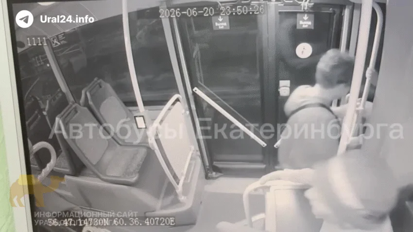 Пять пассажиров с&nbsp;электрошокером напали на&nbsp;водителя автобуса в&nbsp;Екатеринбурге