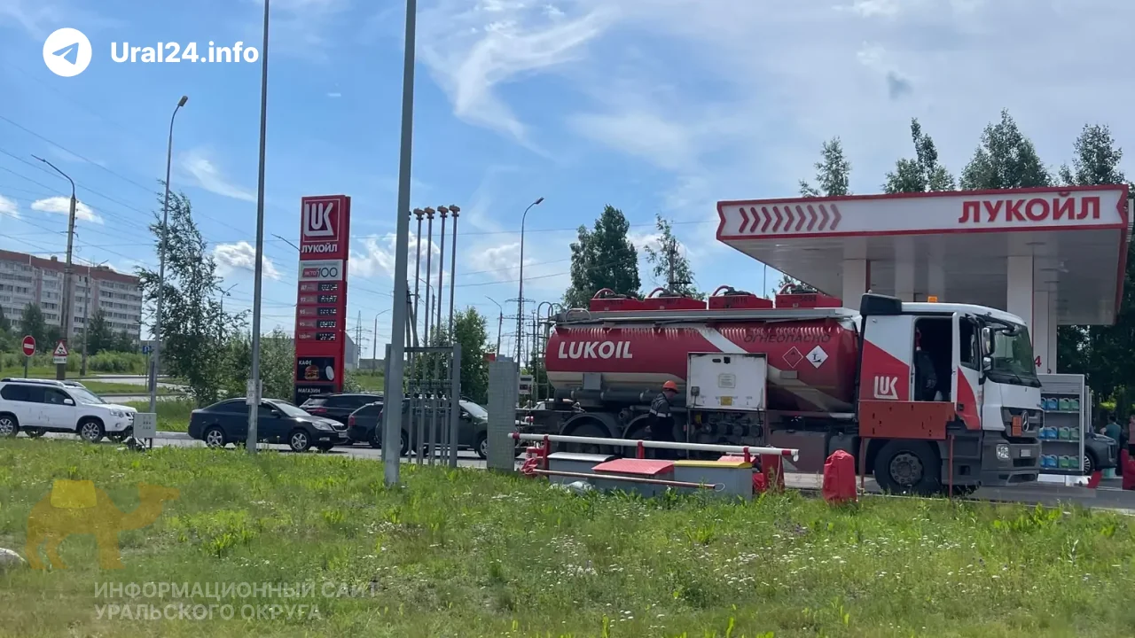 Топливный кризис добрался до&nbsp;скорых, пожарных и&nbsp;коммунальных служб 