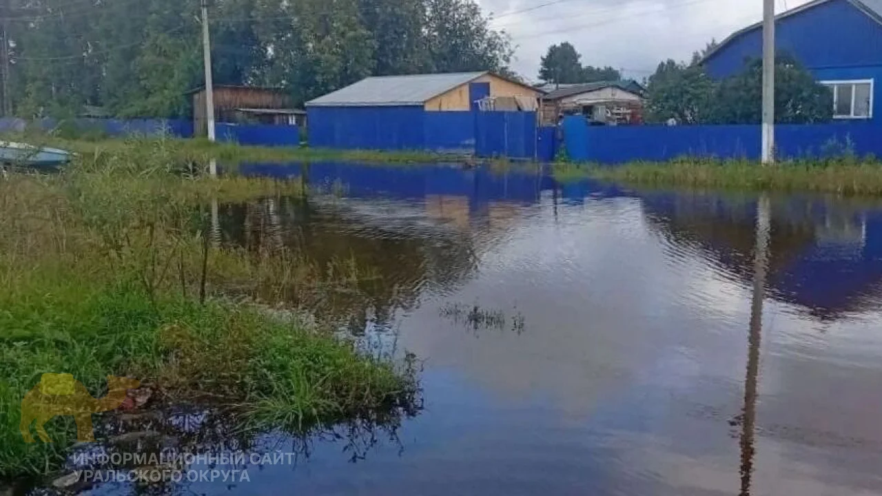 В&nbsp;ХМАО жители сами спасают посёлок от&nbsp;потопа